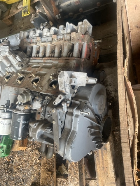 Motor en onderdelen voor Landbouwmachine Deutz BF4L1011 blok wał głowica 04178912: afbeelding 2