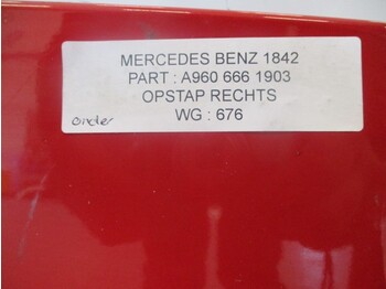 Cabine en interieur voor Vrachtwagen Mercedes-Benz A 960 666 35 03 Actros Instap Links: afbeelding 3