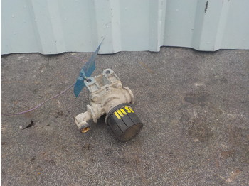 Remsysteem Park brake relay valve 1422152/371574 Scania 4 series