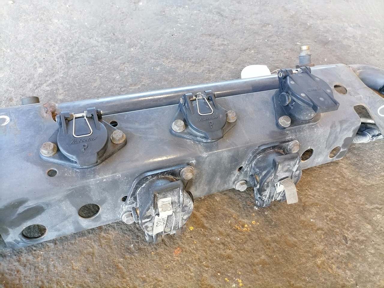 Frame/ Chassis voor Vrachtwagen Volvo Kabiini tagune haagise pistikute kinnitusraam 1629142: afbeelding 3