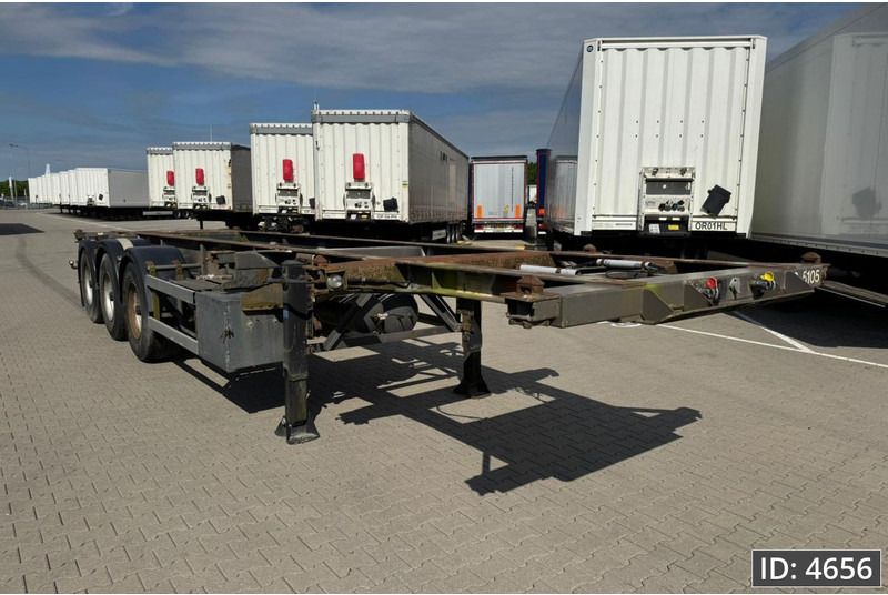 Containertransporter/ Wissellaadbak oplegger DESOT 3AT / 20-30 ft / BPW