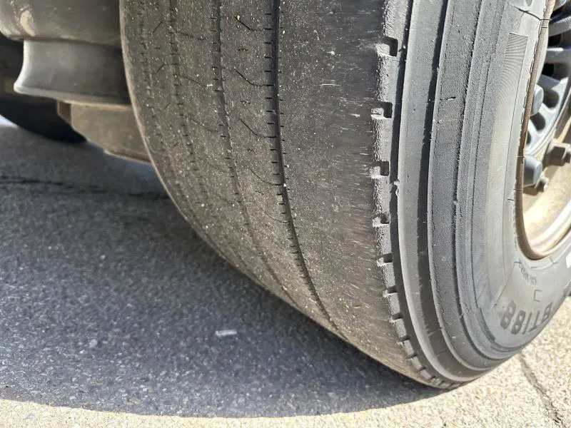 Gesloten oplegger Kögel MEGA Tautliner mit ROLLENBETT Flughafentr. MEGA Tautliner mit ROLLENBETT Flughafentr.