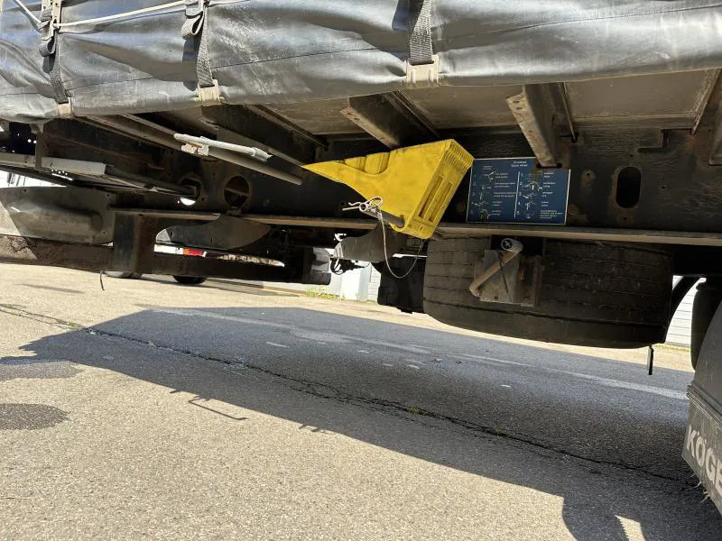 Gesloten oplegger Kögel MEGA Tautliner mit ROLLENBETT Flughafentr. MEGA Tautliner mit ROLLENBETT Flughafentr.