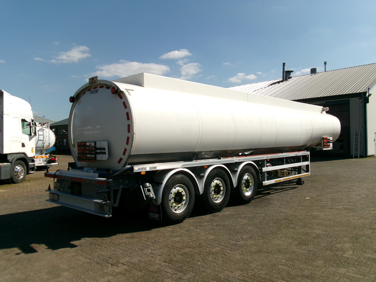 Leasing Lakeland Tankers Fuel tank alu 42.8 m3 / 6 comp + pump Lakeland Tankers Fuel tank alu 42.8 m3 / 6 comp + pump: afbeelding 4