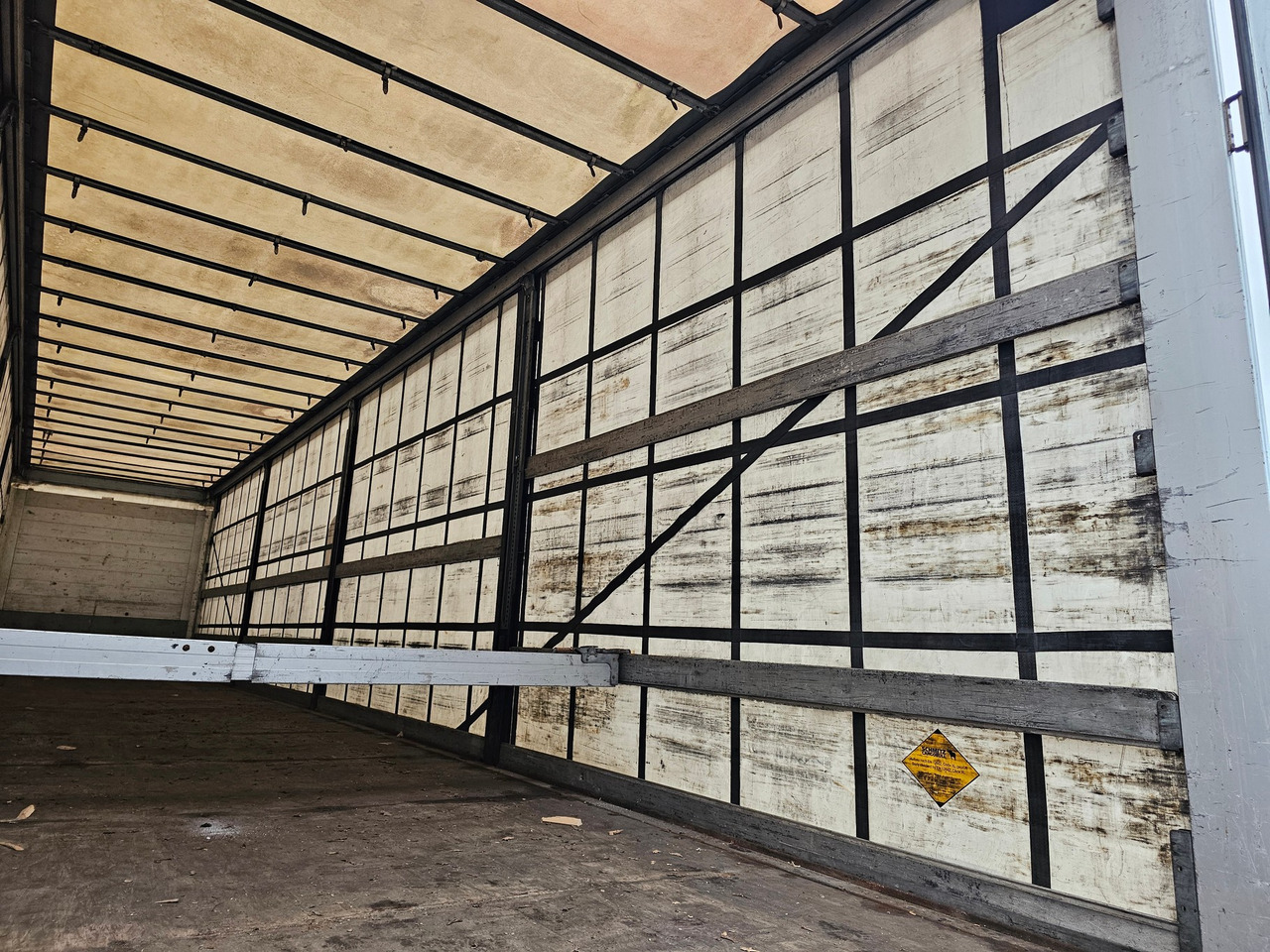 Schuifzeiloplegger Schmitz S01 With New Tyres