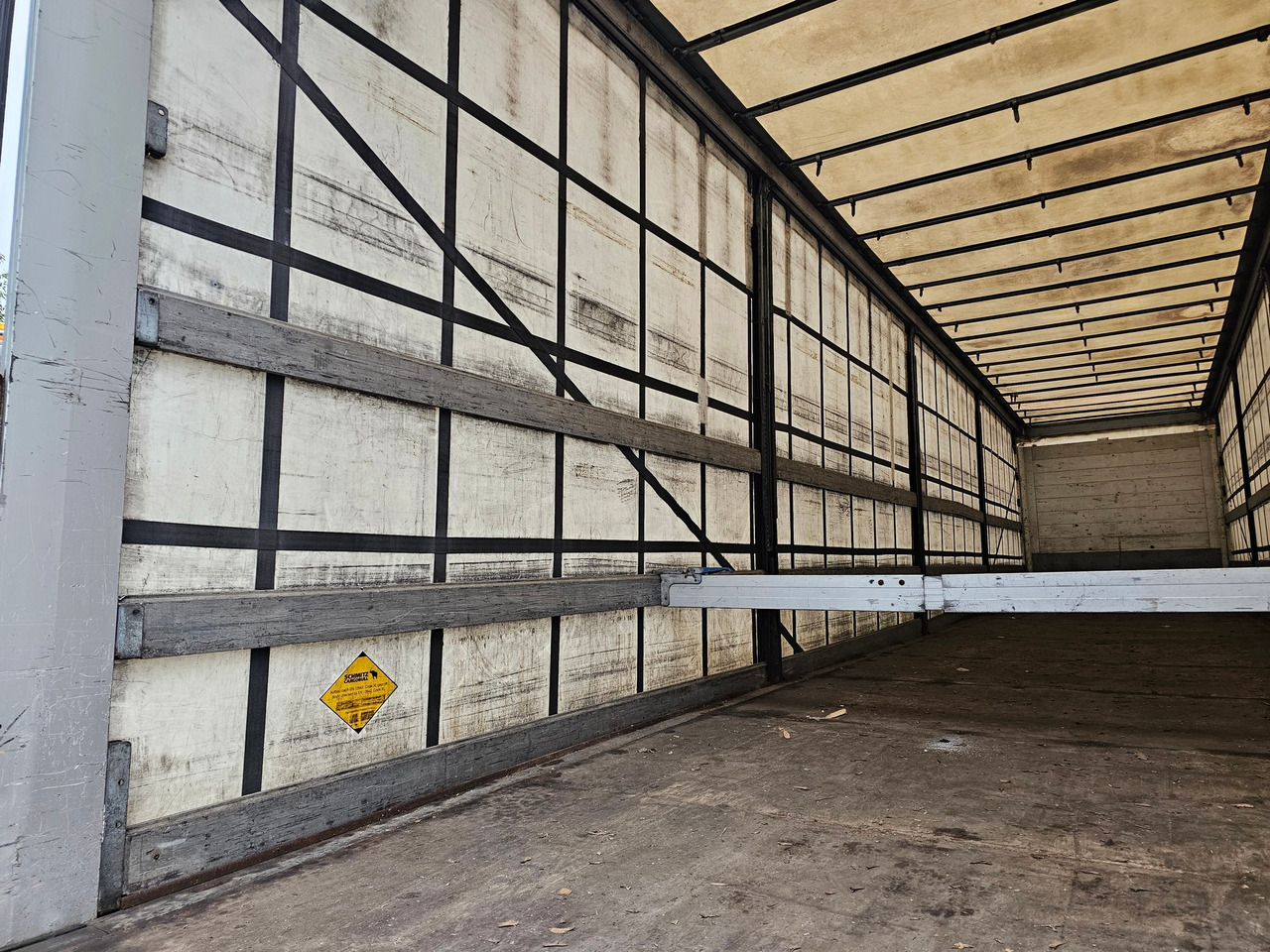 Schuifzeiloplegger Schmitz S01 With New Tyres