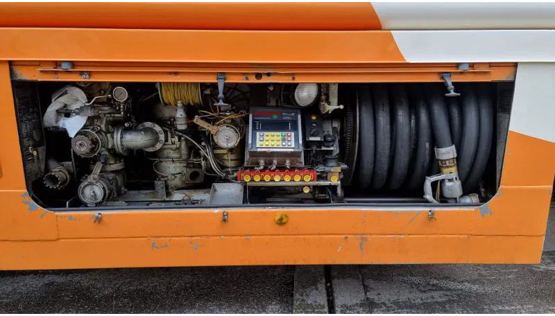 Tankoplegger Schwelmer Eisenwerk TSA Diesel Heizöl 6 Kammern 35.5 m³ Zählwerk TKZ A TSA Diesel Heizöl 6 Kammern 35.5 m³ Zählwerk TKZ ABS