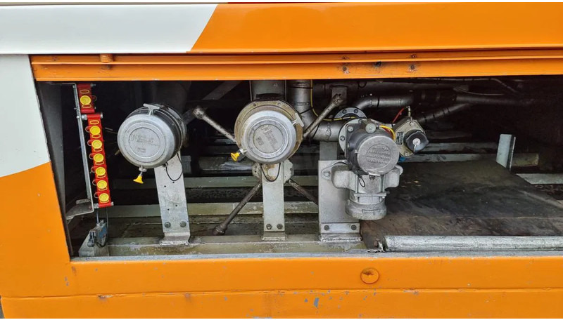 Tankoplegger Schwelmer Eisenwerk TSA Diesel Heizöl 6 Kammern 35.5 m³ Zählwerk TKZ A TSA Diesel Heizöl 6 Kammern 35.5 m³ Zählwerk TKZ ABS