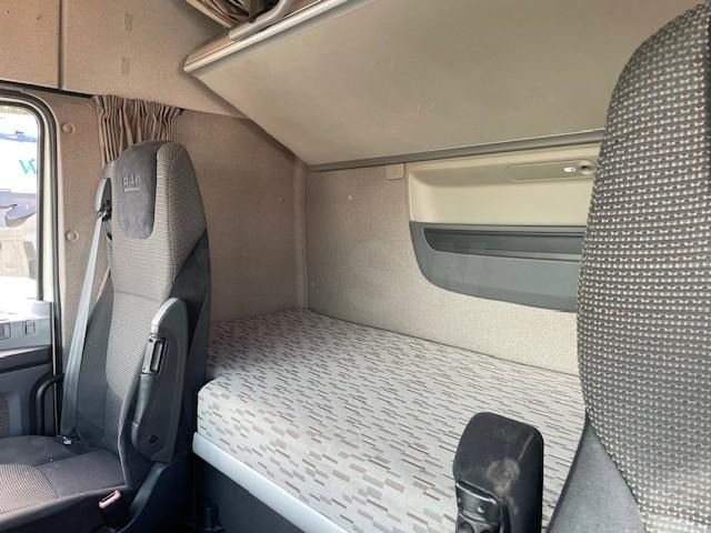 Trekker DAF XF105 460