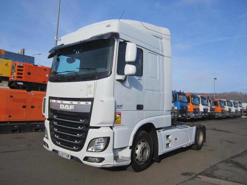 Trekker DAF XF105 460