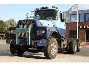Mack DM 686 ST - trekker