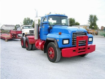 Mack RD 690 S - 6x4 - trekker