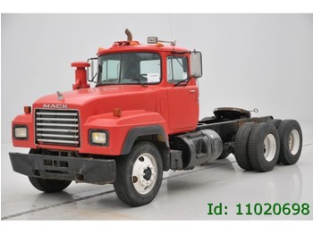 Mack RD 690 S - 6x4 - trekker