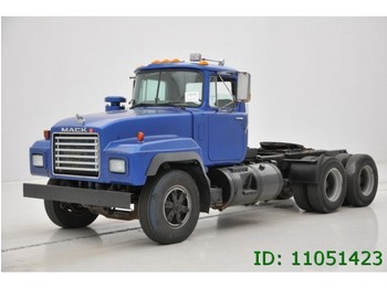 Mack RD 690 S - 6x4 - trekker