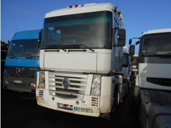 Trekker Renault Magnum 400