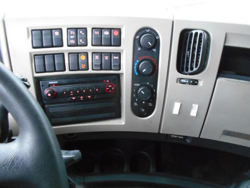 Trekker Renault Premium Lander 450