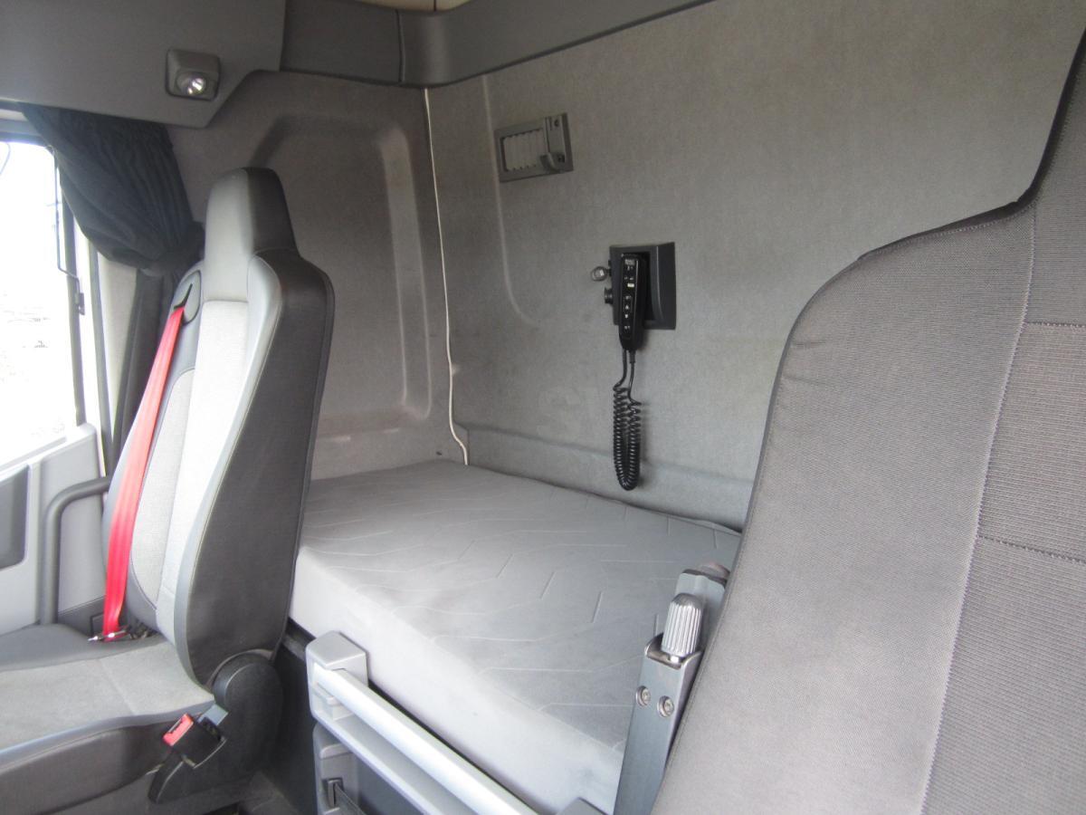 Trekker Renault T-Series 480