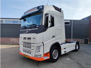 Trekker Volvo FH460 Globetrotter 4x2 Euro6 - 2 double tanks - side skirts - wb410 (T699)