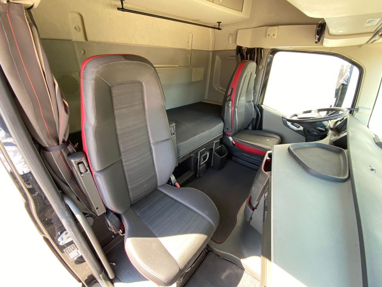 Trekker Volvo FH 500 Globetrotter| I-Park-Cool*2x Tank*Spoiler
