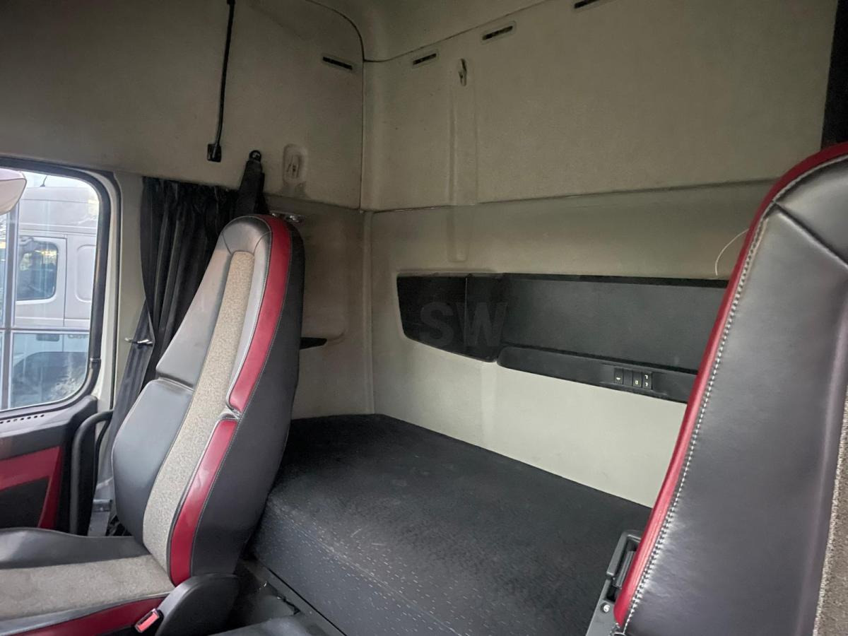 Trekker Volvo FMX 460