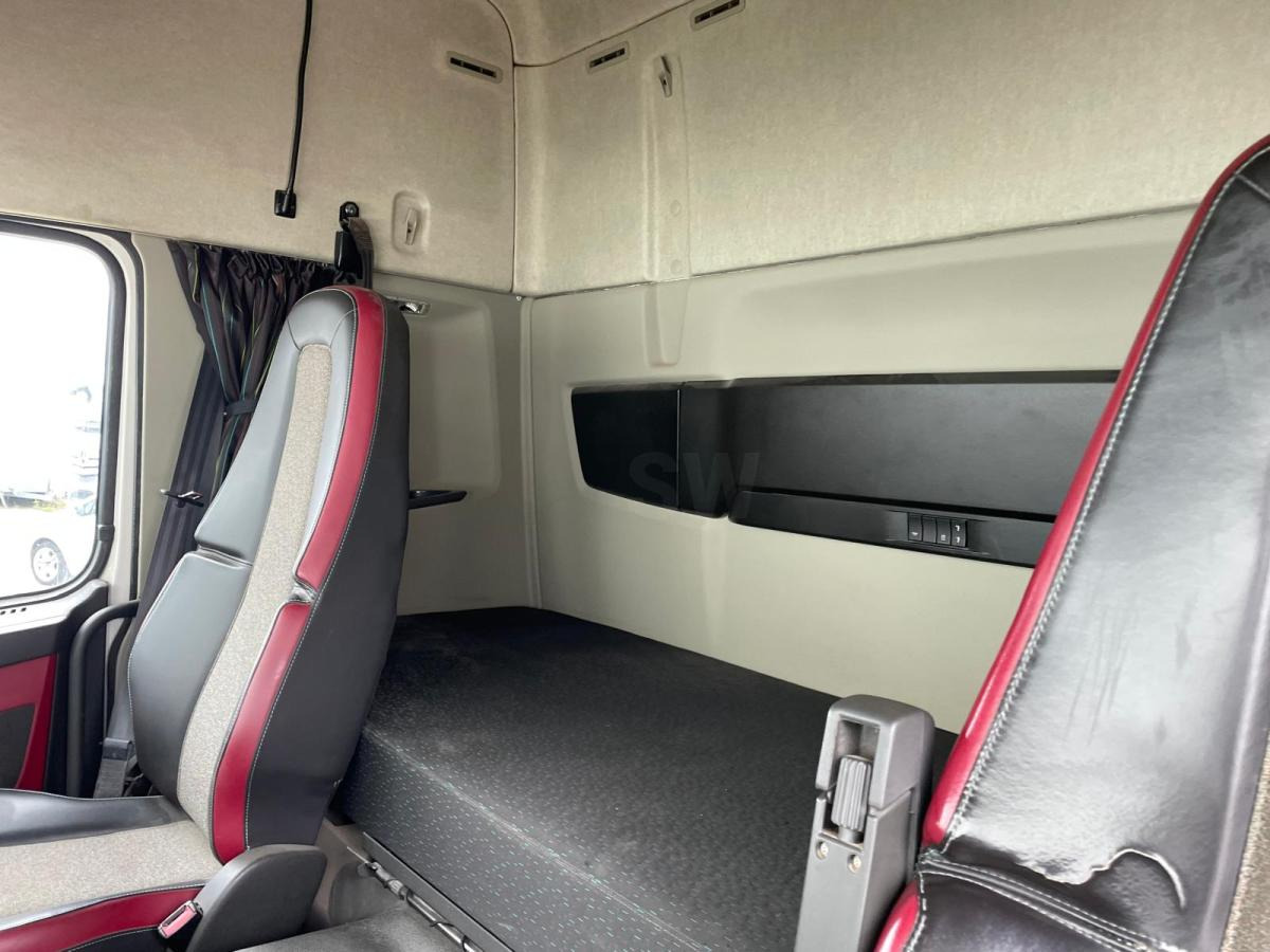 Trekker Volvo FMX 460