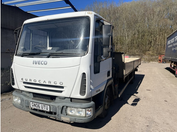 Vrachtwagen met open laadbak IVECO