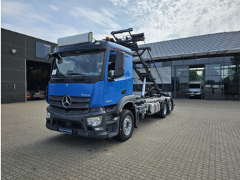 Containertransporter/ Wissellaadbak vrachtwagen MERCEDES-BENZ Antos 2546