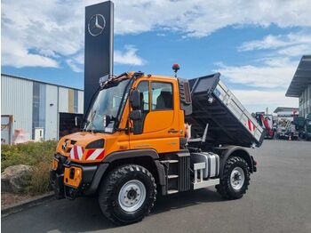 Kipper vrachtwagen UNIMOG