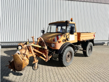 Kipper vrachtwagen UNIMOG