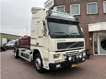 Containertransporter/ Wissellaadbak vrachtwagen VOLVO FM7