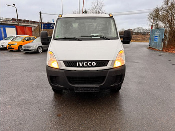 Bestelwagen met open laadbak IVECO