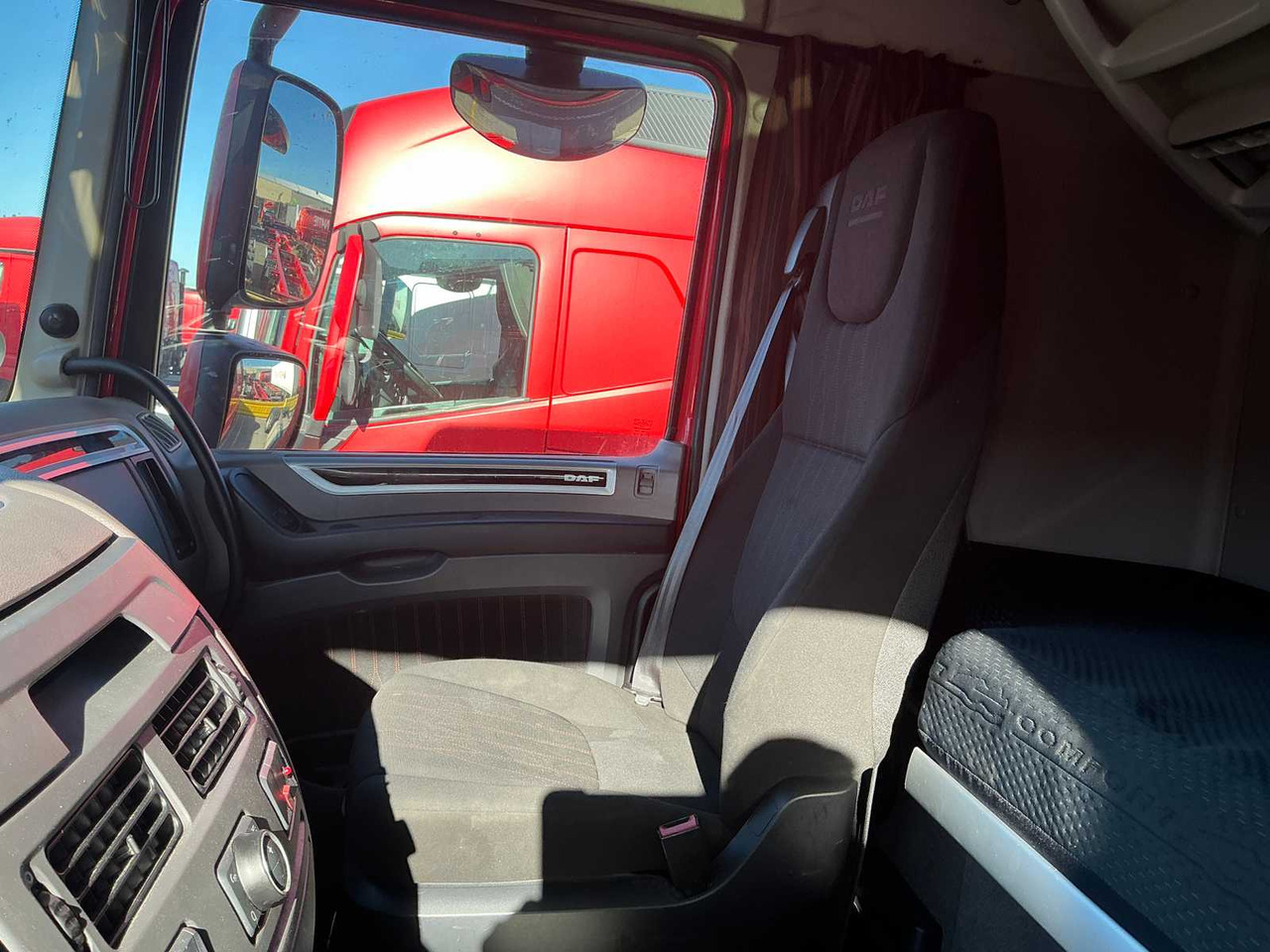 Vrachtwagen 2019 DAF XF450FT TR4X2 COM KIP TRACTOR UNIT (84113-811)