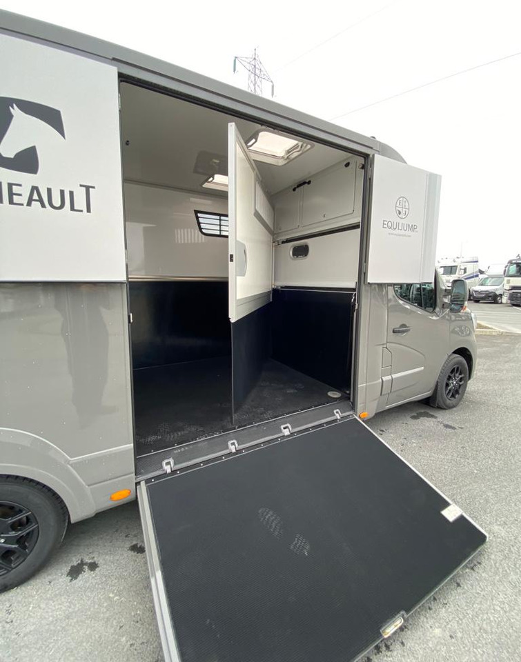 Paardenvrachtwagen, Bedrijfswagen All New Renault Master / Theault 2 Horsebox: afbeelding 14