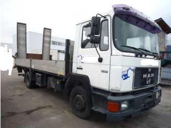 Autovrachtwagen vrachtwagen MAN 12.152 F Baggertransporter