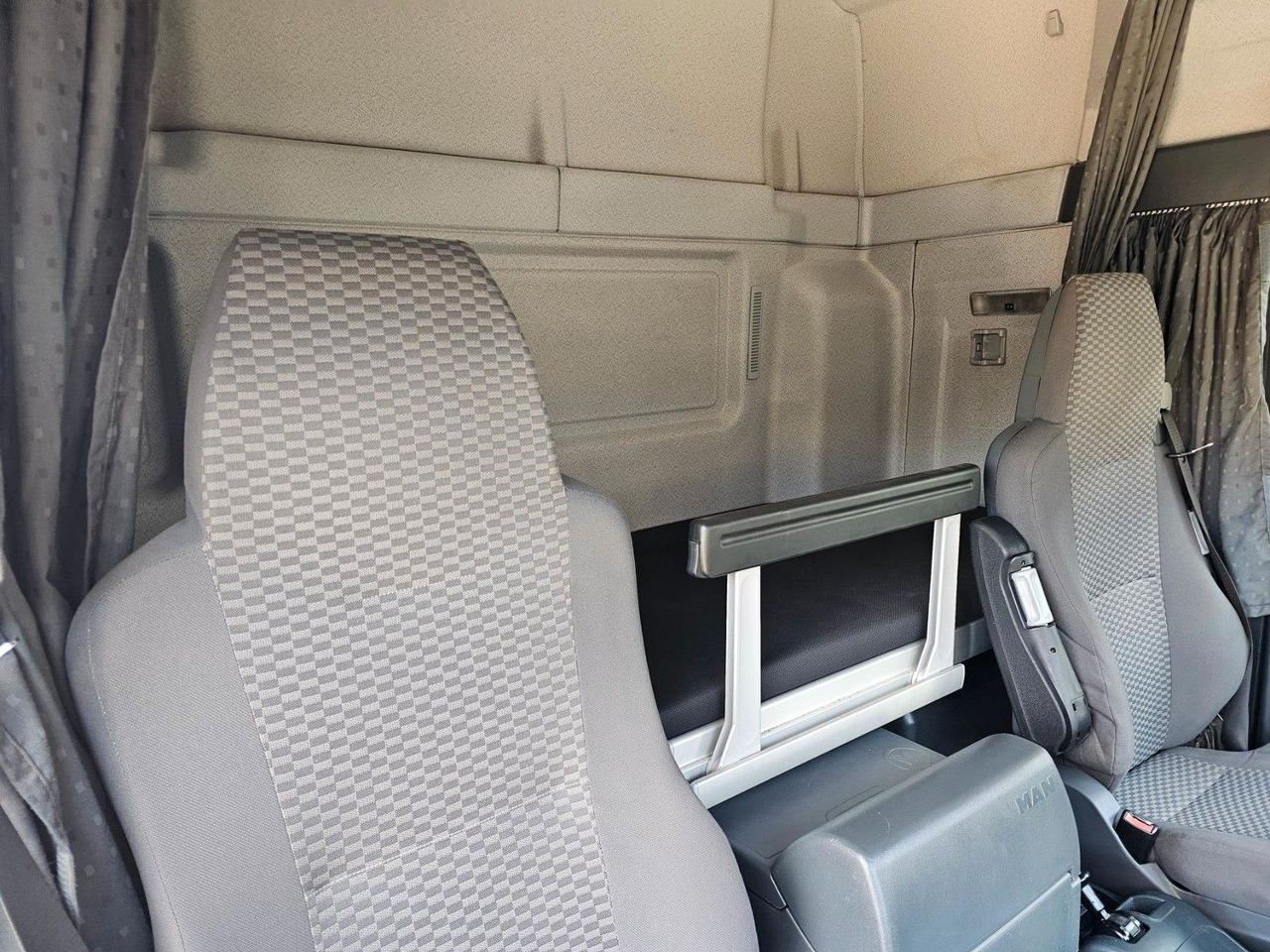 Autovrachtwagen vrachtwagen MAN TGL 8.180 LX Autotransporter
