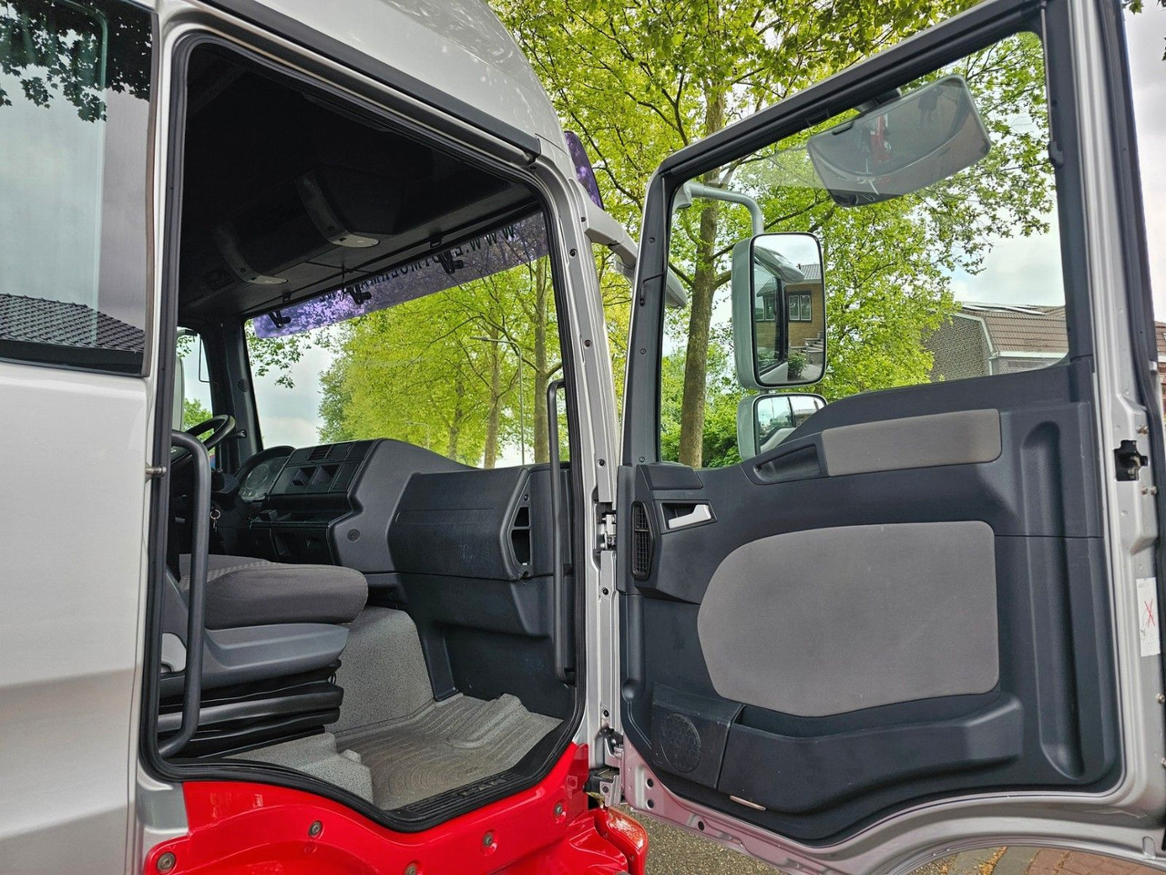 Autovrachtwagen vrachtwagen MAN TGL 8.180 LX Autotransporter