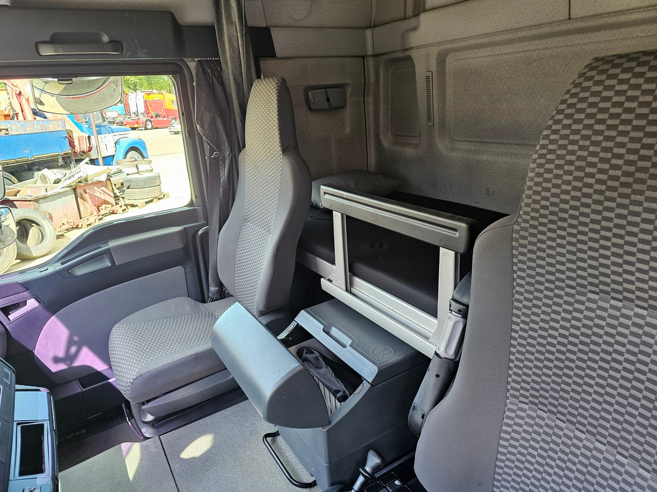 Autovrachtwagen vrachtwagen MAN TGL 8.180 LX Car Transporter
