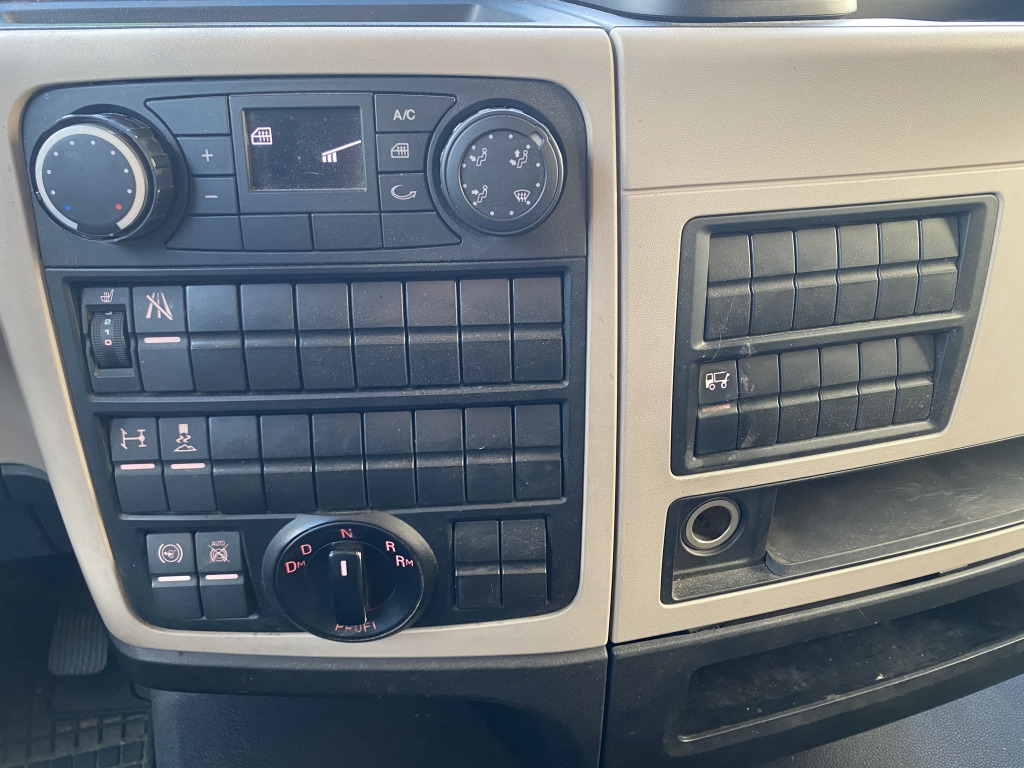 Bakwagen MAN TGL 12.220 4x2 BL / Dautel LBW