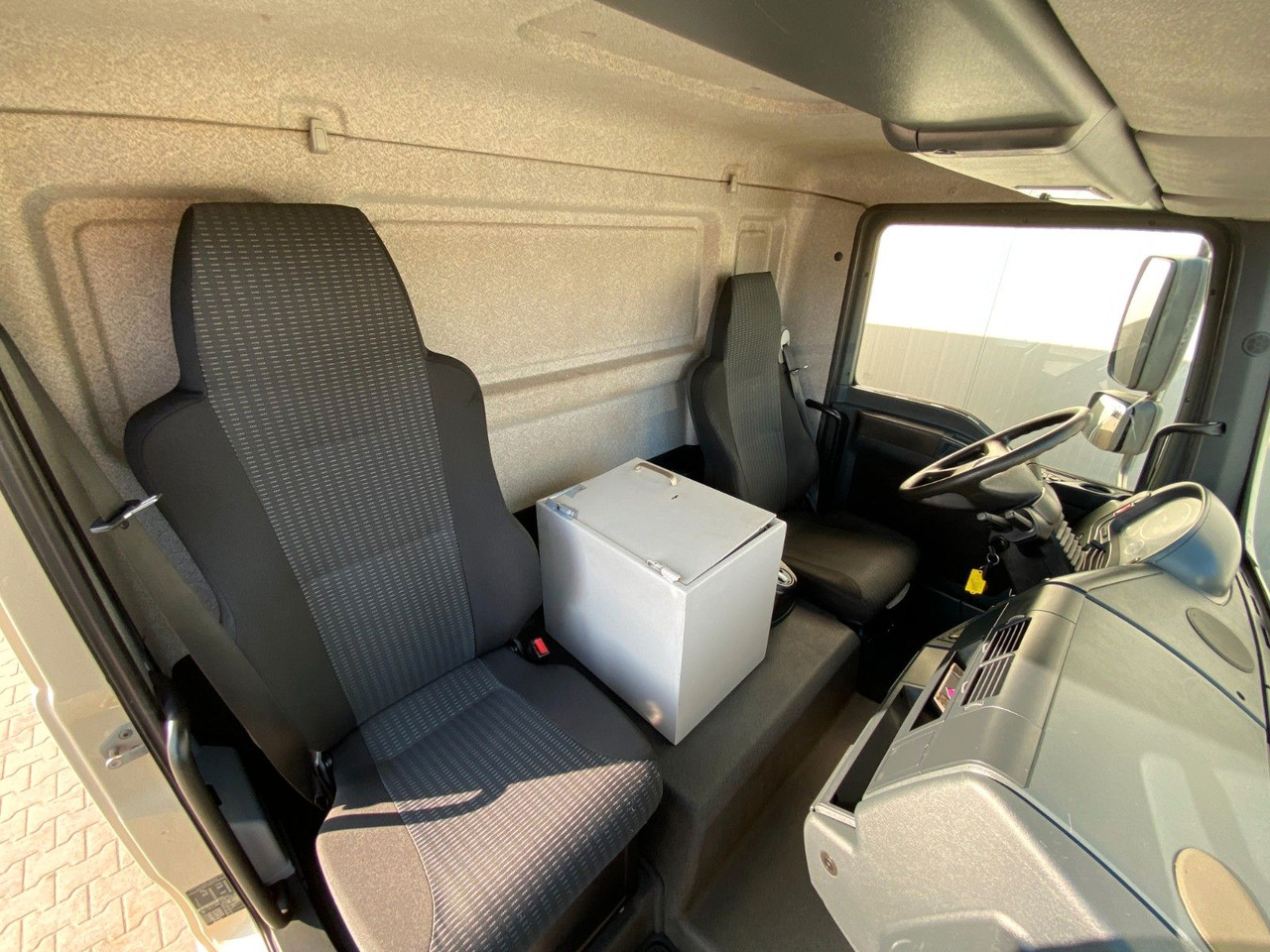 Bakwagen MAN TGL 8.150 Blatt/Blatt*5,5mKoffer*LBW*Seitentür MAN TGL 8.150 Blatt/Blatt*5,5mKoffer*LBW*Seitentür