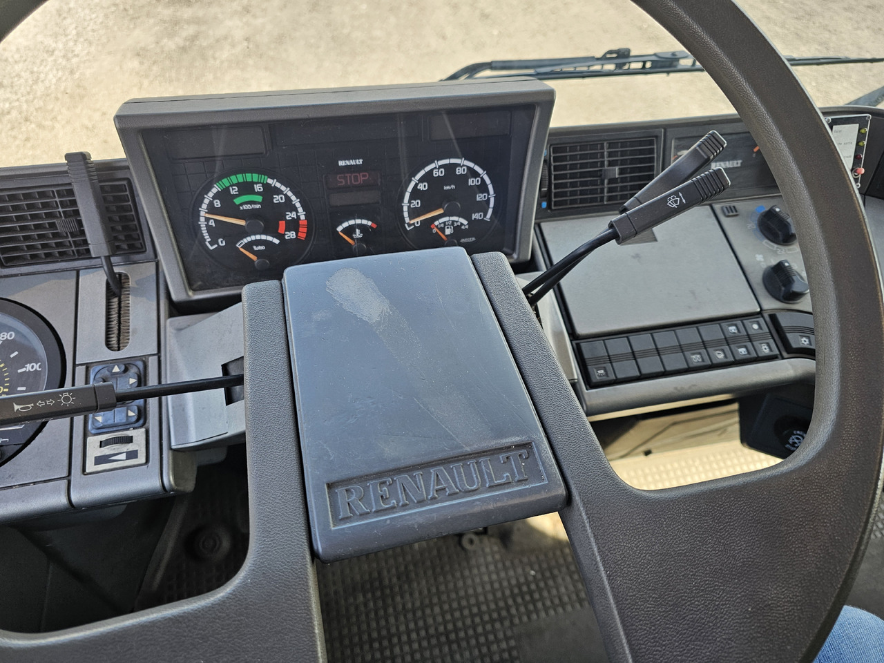 Bakwagen Renault AE380 PHASE1