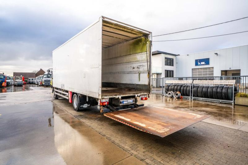 Bakwagen Renault MIDLUM 220 (16T)+ DHOLLANDIA 2T.