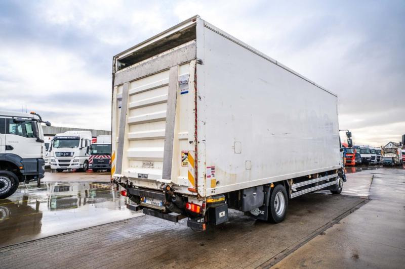 Bakwagen Renault MIDLUM 220 (16T)+ DHOLLANDIA 2T.