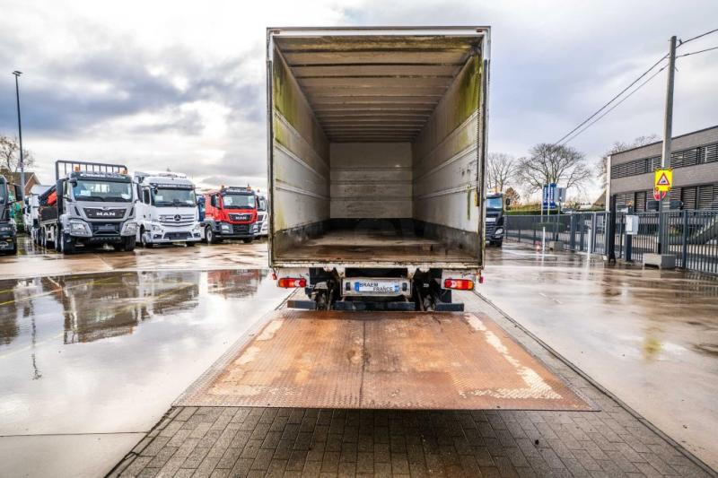 Bakwagen Renault MIDLUM 220 (16T)+ DHOLLANDIA 2T.