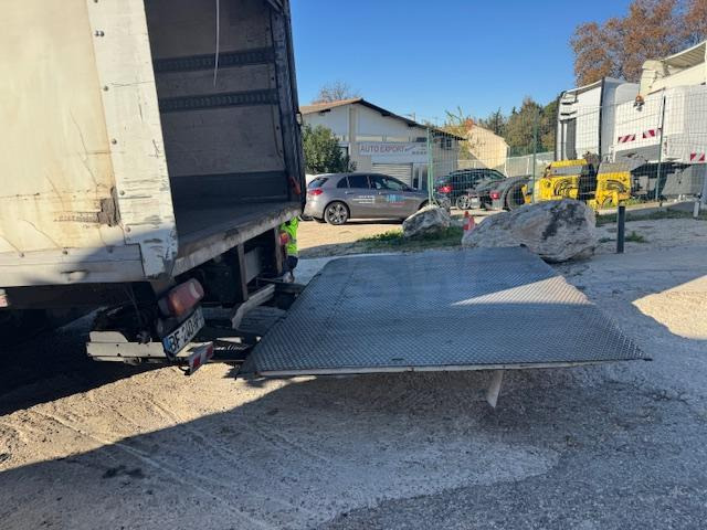 Bakwagen Renault MIDLUM 220 DCI CAISSE HAYON