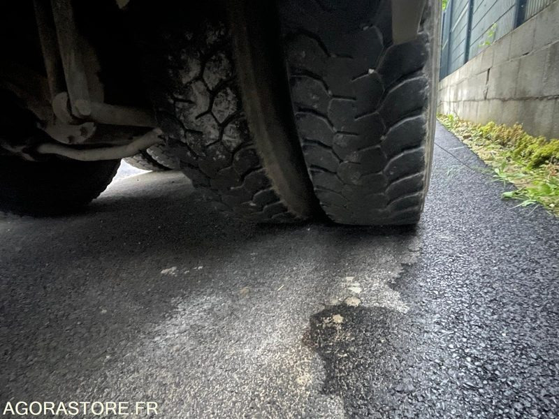 Vrachtwagen CAMION 8X4 BI-BENNE IVECO TRAKKER 220 500 KM 2006