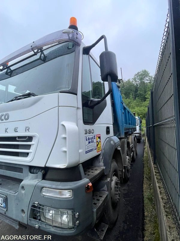 Vrachtwagen CAMION 8X4 BI-BENNE IVECO TRAKKER 220 500 KM 2006