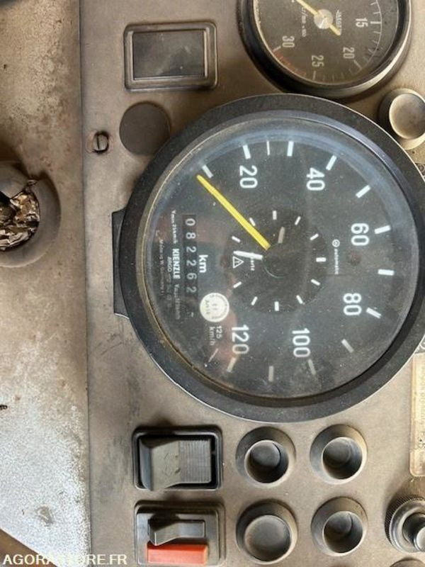 Vrachtwagen CAMION UNIC - 1974 / 82262 KM