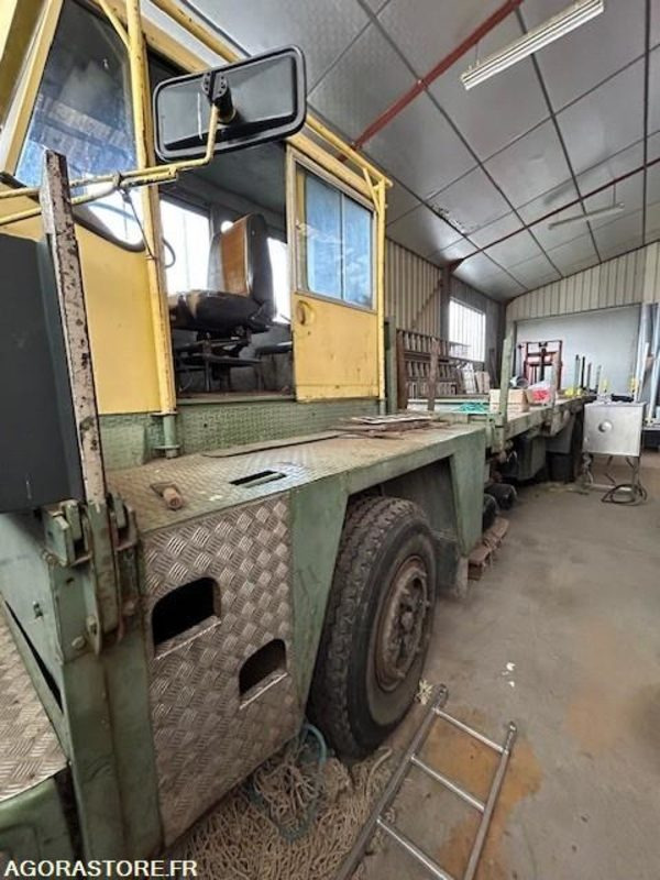 Vrachtwagen CAMION UNIC - 1974 / 82262 KM