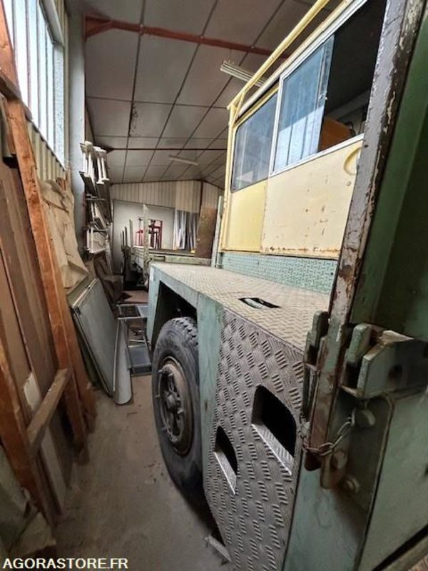 Vrachtwagen CAMION UNIC - 1974 / 82262 KM