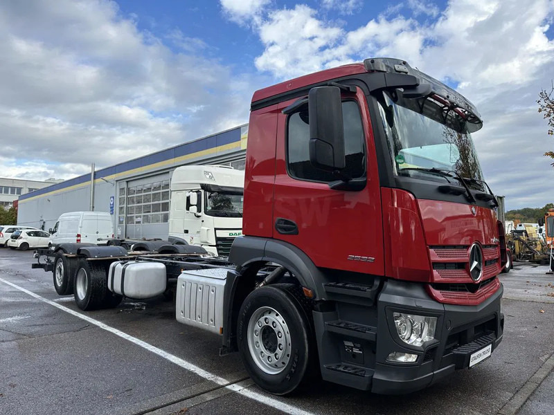 Chassis vrachtwagen Mercedes-Benz 2532 LL 6x2 LANGES Fahrgestell Intarder Lenkachse